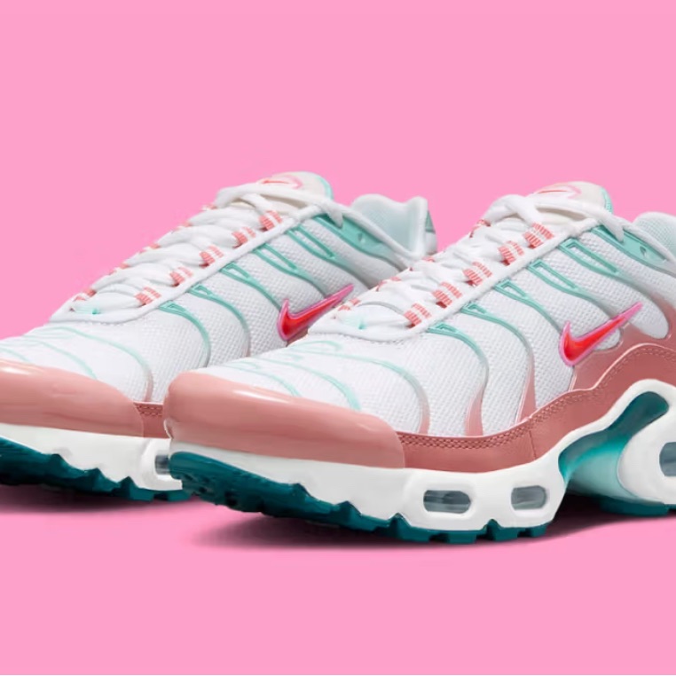 Nike - Air Max Plus - Girls Size 1.5 White And Pink Sneakers With Dynamic Design